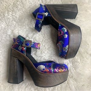 Free People Sz 6.5 EU 37 Starlet Platform Pump Blue Brocade Wood